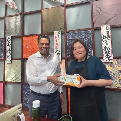 Mangoes received by Rie Goto San, founder of AZUKI restaurant